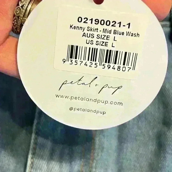 NWT Petal And Pup Denim Kenny Mid Blue Skirt Size Large Mini Pockets Stretch - Picture 4 of 6